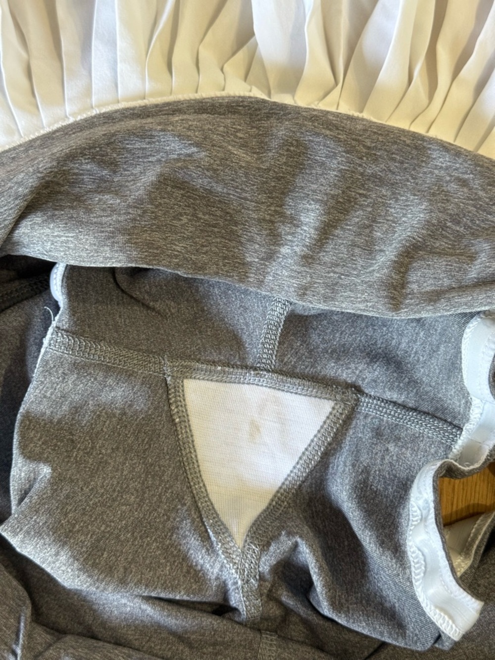 Lululemon Pleated White Mini Skirt with Gray Waistband - Picture 6 of 6